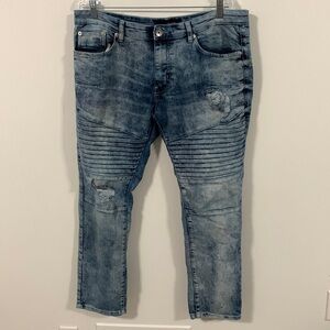 WT-02 Men’s Distressed jeans Sz 36 X 30, good condition some wear deep pockets